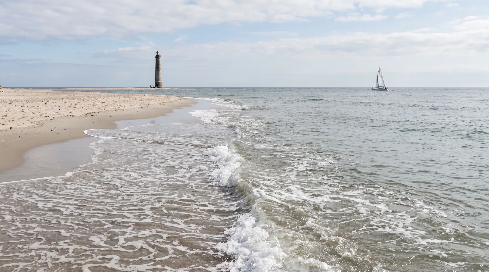Segelyacht unter vollen Segeln vor Skagen an der Nordspitze Dänemarks